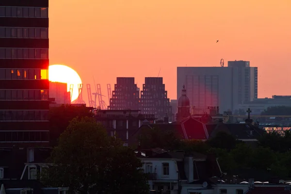 Schöne Stadtlandschaft Mit Blick Auf Amsterdam Den Niederlanden Bei Sonnenuntergang — Stockfoto