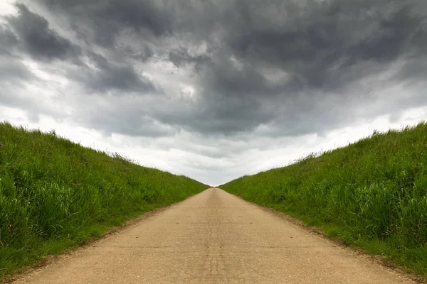 Lichtbewolkt Wolkenlandschap Aan Een Landweg Landelijk België Horizonperspectief — Stockfoto