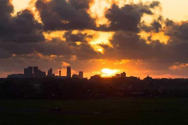 Krásná Panorama Silueta Města Haag Nizozemsko Při Západu Slunce Mraky — Stock fotografie