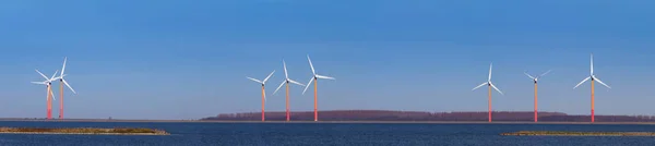 Pobřeží Jezera Markermeer Větrnými Elektrárnami Pozadí Pro Zelenou Energii Nizozemsku — Stock fotografie