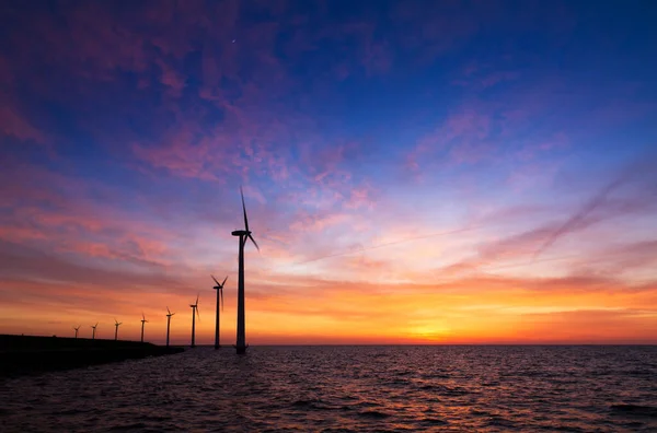 Blå Solnedgång Turbiner Vacker Utsikt — Stockfoto