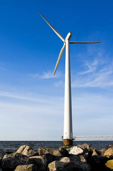 Windkraftanlage Meer — Stockfoto
