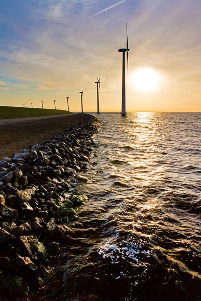 Blå Solnedgång Turbiner Vacker Utsikt — Stockfoto