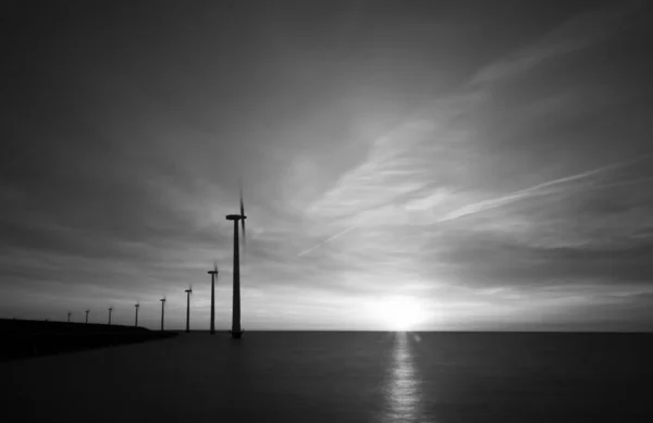 Turbiny Wiatrowe Morzu Malowniczy Widok — Zdjęcie stockowe