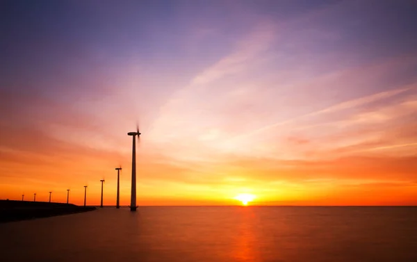 Blauer Sonnenuntergang Turbinen Malerische Aussicht — Stockfoto