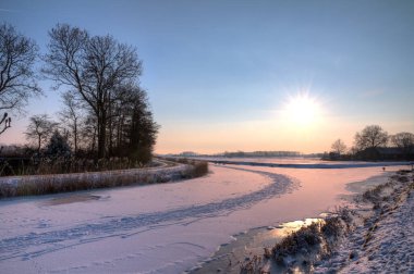 Hollanda 'da kış manzarası, Amsterdam yakınlarında.