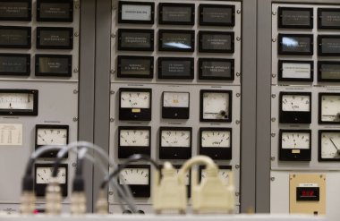 Eski moda analog anahtar ekipmanı yakın çekim görüntüsü