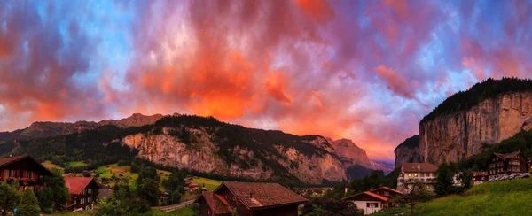 Belo Pôr Sol Sobre Aldeia Montanha — Fotografia de Stock