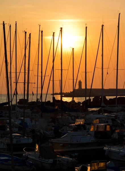 イタリア リボルノの上の劇的な夕日 ストックフォト