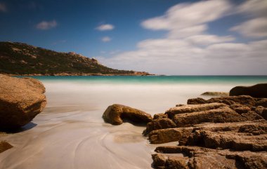 Fransa 'nın Korsika adasında güzel bir sahil manzarası