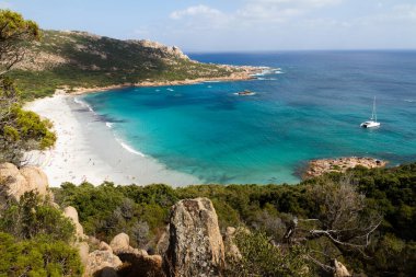 Fransa 'nın Korsika adasında güzel bir sahil manzarası
