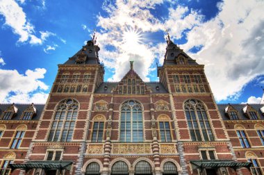 Amsterdam, Hollanda 'da tamamen yenilenmiş Ulusal Devlet Müzesi.