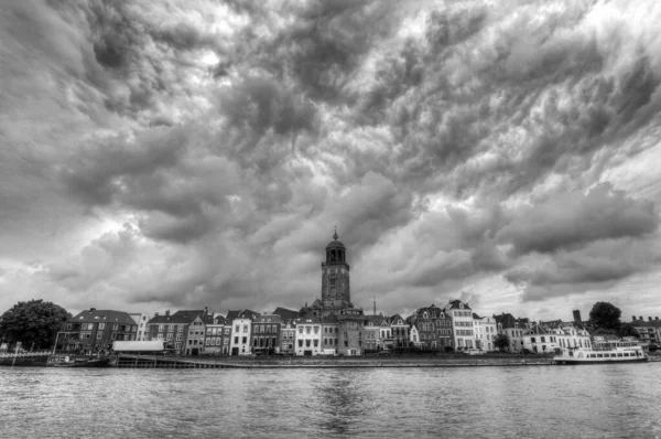 Gyönyörű Városkép Deventer Városáról Hollandiában Ijssel Folyó Túloldaláról — Stock Fotó