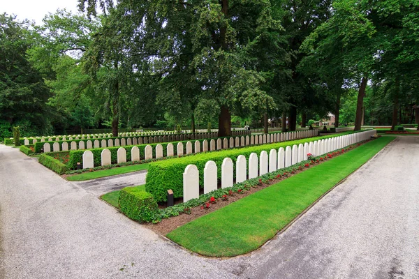 Cimitero Della Seconda Guerra Mondiale Con Molte Lapidi Nella Luminosa — Foto Stock