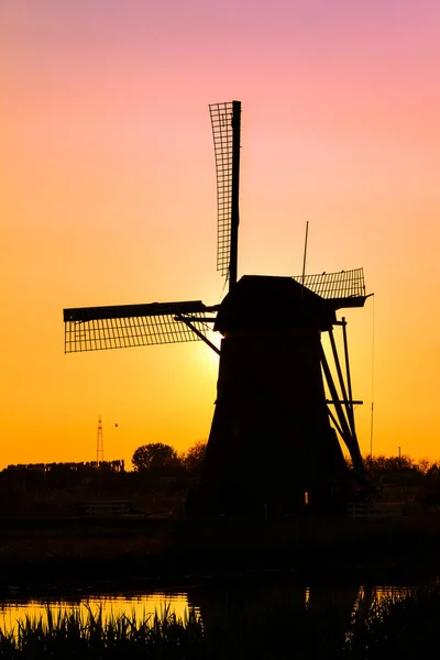 Vacker Bild Holländsk Väderkvarn Kinderdijk Nederländerna Ett Världsarv Från Unesco — Stockfoto