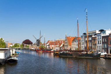 Hollanda 'daki Leiden Galgewater manzarası 