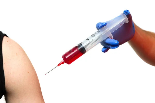 Grote Spuit Met Rode Vloeistof Klaar Een Arm Vaccineren Bloed — Stockfoto