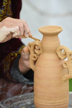 Çanak çömlek eğitim. Çanak çömlek hangi büyük türleri toprak, taş ve porselen içerir potterywares kadar yapar seramik malzemedir.