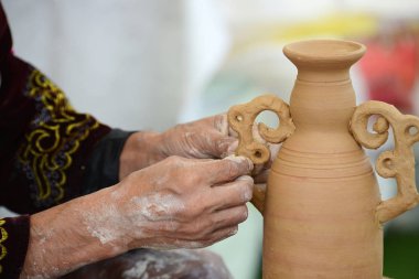 Çanak çömlek eğitim. Çanak çömlek hangi büyük türleri toprak, taş ve porselen içerir potterywares kadar yapar seramik malzemedir.