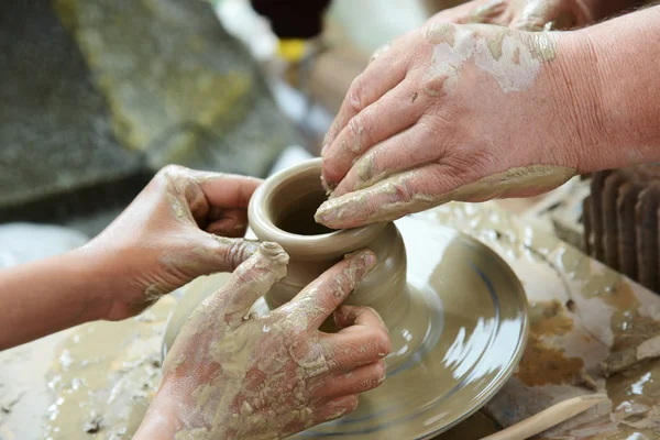 Çanak çömlek eğitim. Çanak çömlek hangi büyük türleri toprak, taş ve porselen içerir potterywares kadar yapar seramik malzemedir.