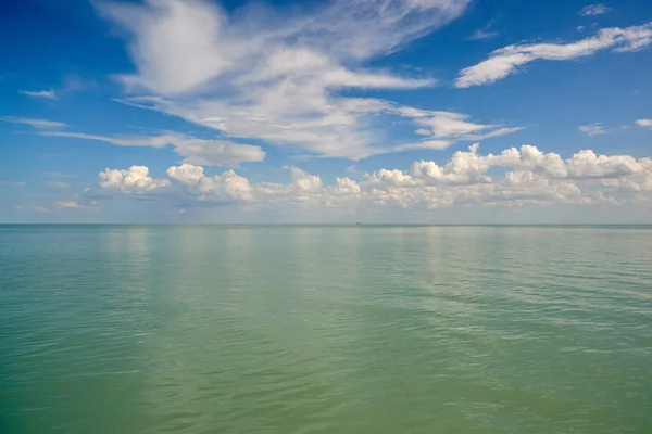 The water surface with clouds — Stock Photo, Image