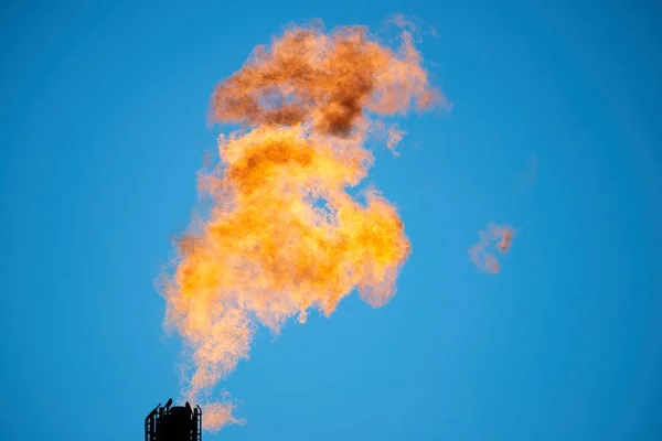 관련된 석유 가스의 연소 — 스톡 사진