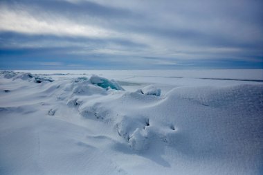 Balkaş Gölü üzerinde buz Brandası