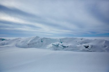 Balkaş Gölü üzerinde buz Brandası