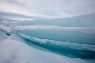 Balkaş Gölü üzerinde buz Brandası
