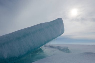 Balkaş Gölü üzerinde buz Brandası