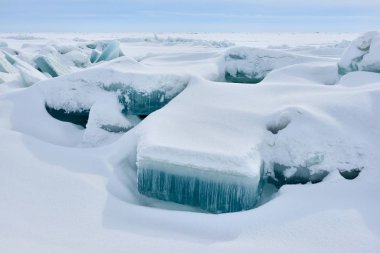 Balkaş Gölü üzerinde buz Brandası