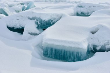 Balkaş Gölü üzerinde buz Brandası