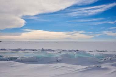 Balkaş Gölü üzerinde buz Brandası