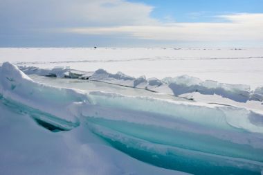 Balkaş Gölü üzerinde buz Brandası