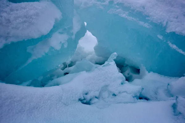 La hummock de glace sur le lac Balkhash — Photo