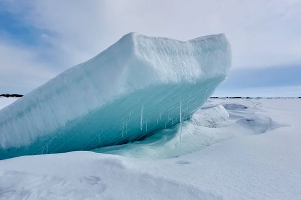 발 하 슈 호수에 얼음 hummock — 스톡 사진