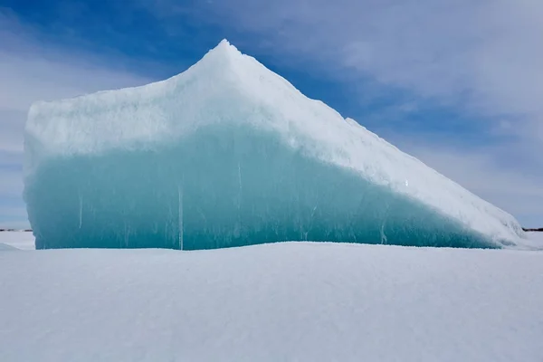 The ice hummock on Lake Balkhash — Stock Photo, Image