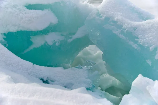 La hummock de glace sur le lac Balkhash — Photo