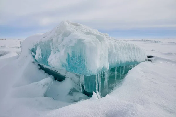 Balkaş Gölü üzerinde buz Brandası — Stok fotoğraf