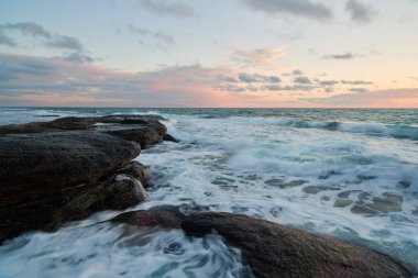 Hazar Denizi kıyısında