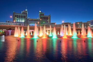 Astana cityscape. Renkli çeşmeler