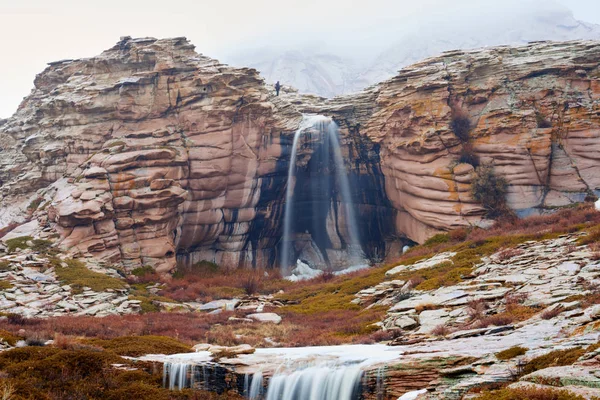 Cachoeira Montanha Bektau Ata Bektau Ata Uma Área Montanhosa Meio — Fotografia de Stock