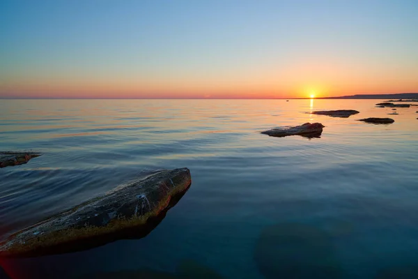 Gün Batımında Taşlarla Denizi Nin Kıyısında Hazar Sea Hazar Denizi — Stok fotoğraf