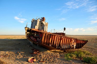Aral Sea.The Aral deniz gemi terk edilmiş bir Orta Asya'daki eski un Tuz Gölü. Aral Denizi Kuzey Kazakistan ve Özbekistan Güney arasında yalan bir kapalı göl yapıldı..