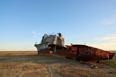 Aral Sea.The Aral deniz gemi terk edilmiş bir Orta Asya'daki eski un Tuz Gölü. Aral Denizi Kuzey Kazakistan ve Özbekistan Güney arasında yalan bir kapalı göl yapıldı..