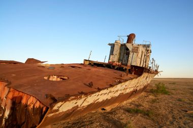 Aral Sea.The Aral deniz gemi terk edilmiş bir Orta Asya'daki eski un Tuz Gölü. Aral Denizi Kuzey Kazakistan ve Özbekistan Güney arasında yalan bir kapalı göl yapıldı..
