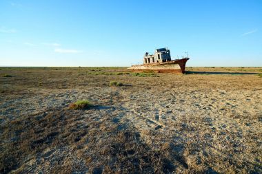 Aral Sea.The Aral deniz gemi terk edilmiş bir Orta Asya'daki eski un Tuz Gölü. Aral Denizi Kuzey Kazakistan ve Özbekistan Güney arasında yalan bir kapalı göl yapıldı..