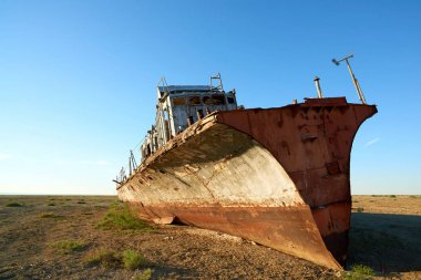 Aral Sea.The Aral deniz gemi terk edilmiş bir Orta Asya'daki eski un Tuz Gölü. Aral Denizi Kuzey Kazakistan ve Özbekistan Güney arasında yalan bir kapalı göl yapıldı..