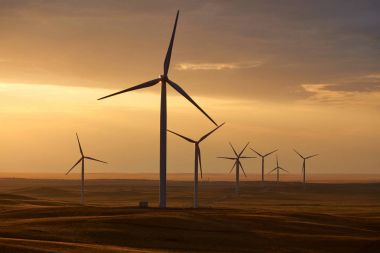 Rüzgar elektrik santrallar. Rüzgar enerjisi rüzgar türbini için mekanik güç jeneratörleri Elektrik güç için hava akışı kullanmaktır. Bir Rüzgar Çiftliği Rüzgar Türbini elektrik enerjisi üretimi için kullanılan aynı konumda grubudur.