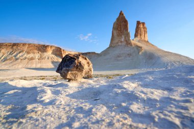 Ustyurt Plateau.Ustyurt yaylaları.Çöl ve yaylalar Ustyurt veya Ustyurt yaylaları Orta Asya 'nın batısında, Kazakistan, Türkmenistan ve Özbekistan' da parçacıklar bulunmaktadır..